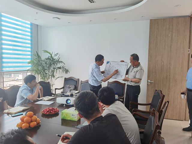 我院特邀請(qǐng)?jiān)暇┧畡?wù)集團(tuán)總工吳志成來我院授課(圖3)